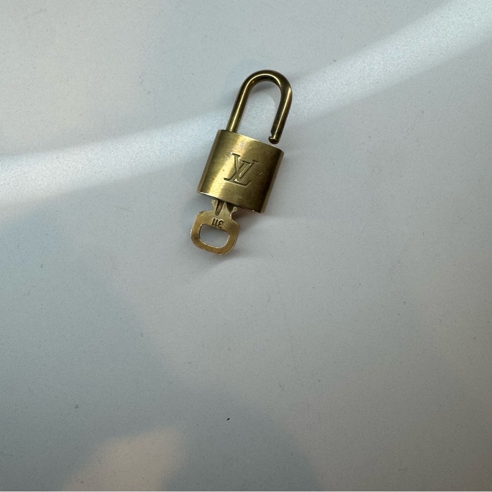 Louis Vuitton Lock & Key #311 - Picture 6 of 6